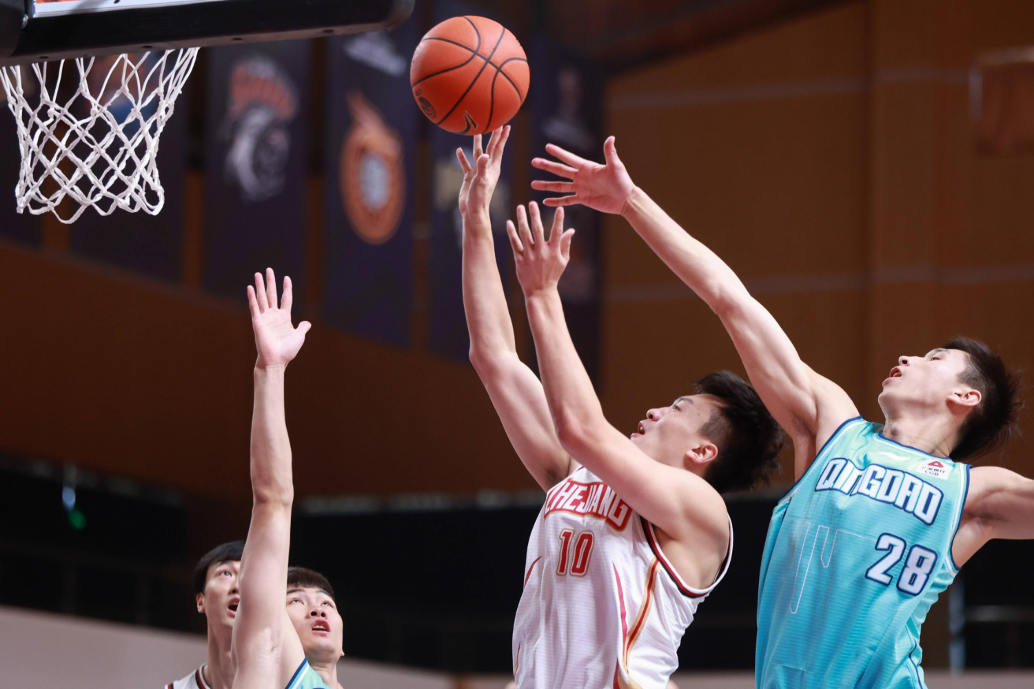 壹号娱乐官网app下载转折点浙江稠州豪取连胜，中超集结日攻防权衡，压力陡增，年轻球员得到机会的简单介绍